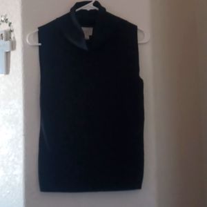 Mock cowl neck sleeveless sweater. Pre-owned by me and in great condition.